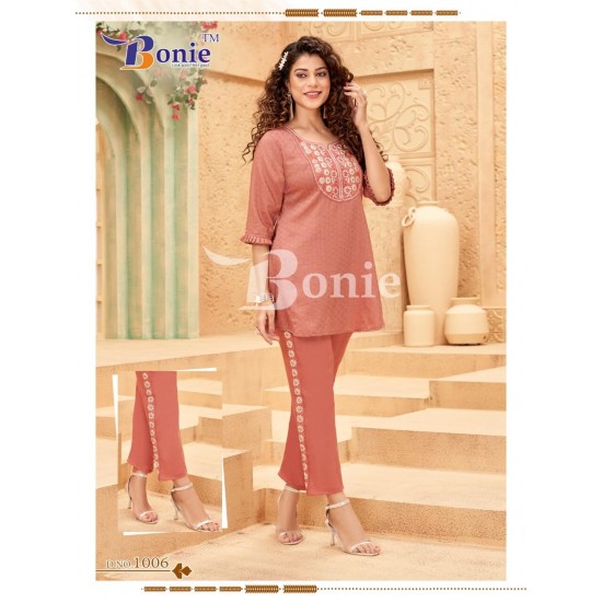 BONIE KURTI VACATION